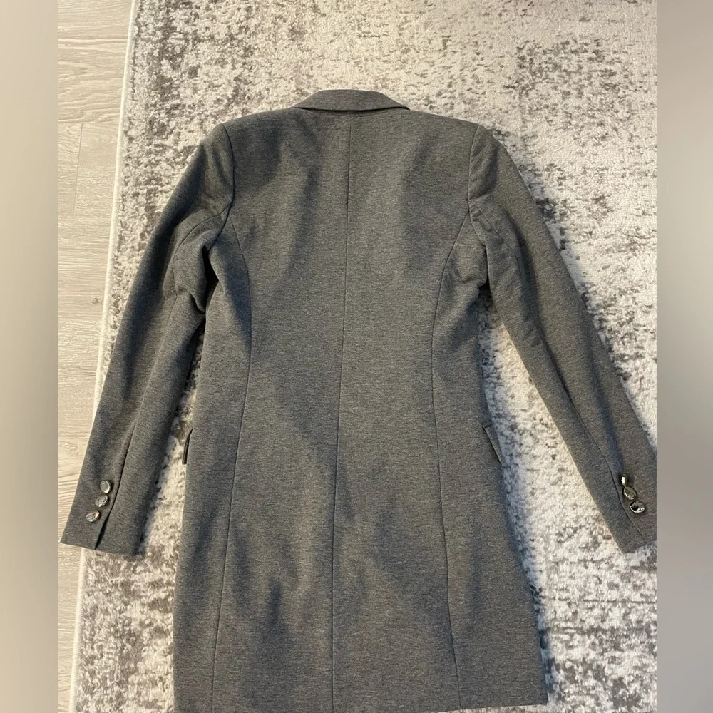 3/$40 Beautiful fitted coat — grey - Picture 6 of 6